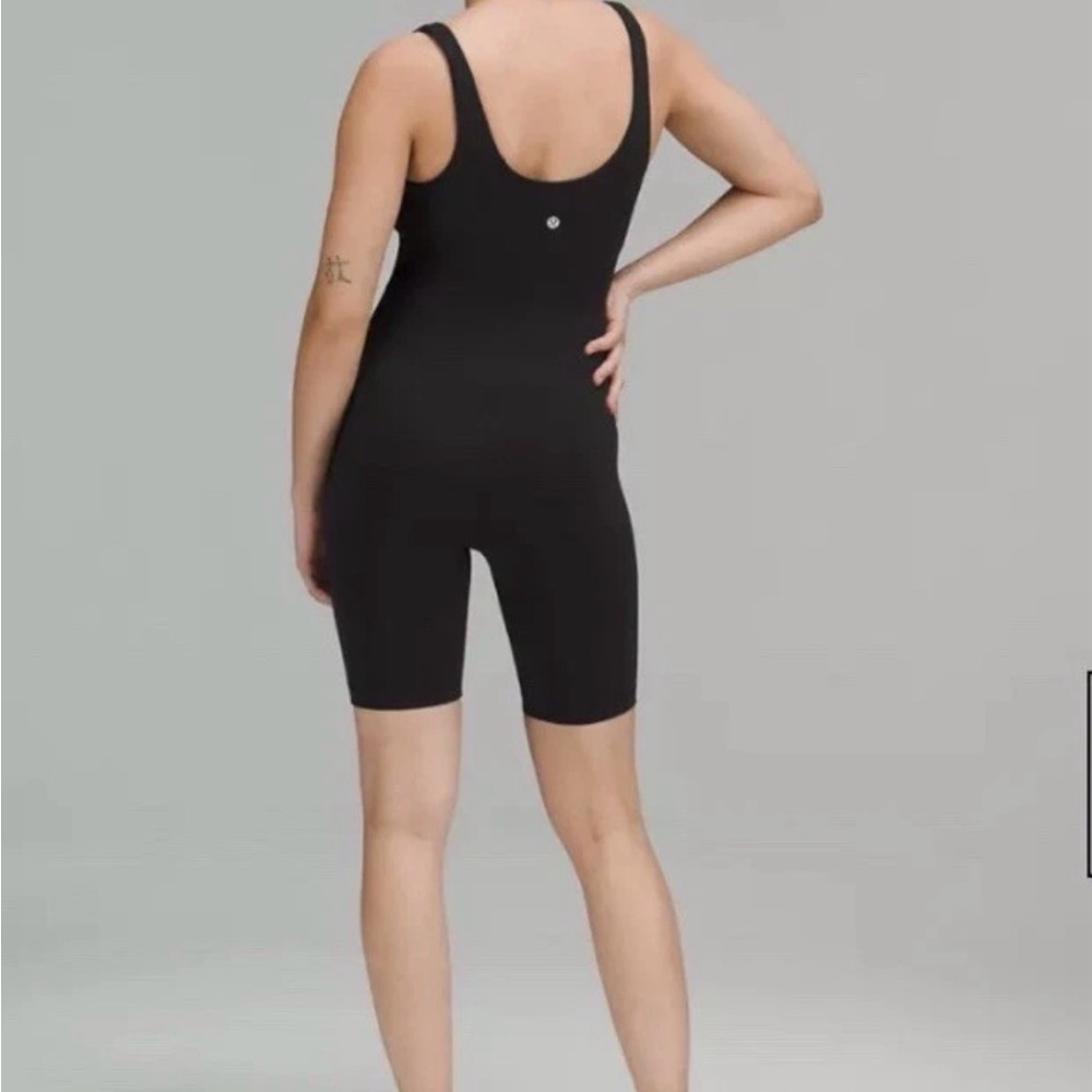 LULULEMON ALIGN BODYSUIT 6"
INSEAM BLACK COLOR SIZE 10